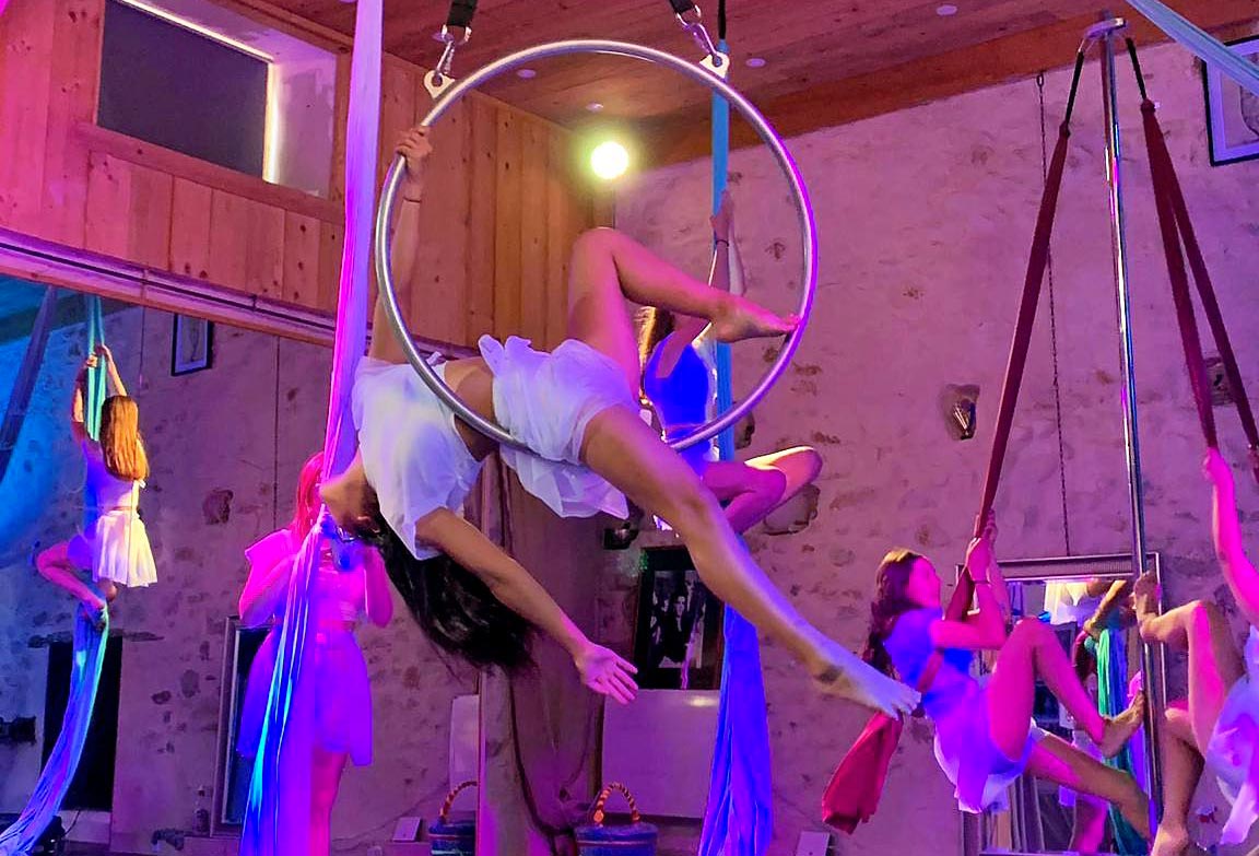 Entre-2-Guiers, Danse aérienne (Été)