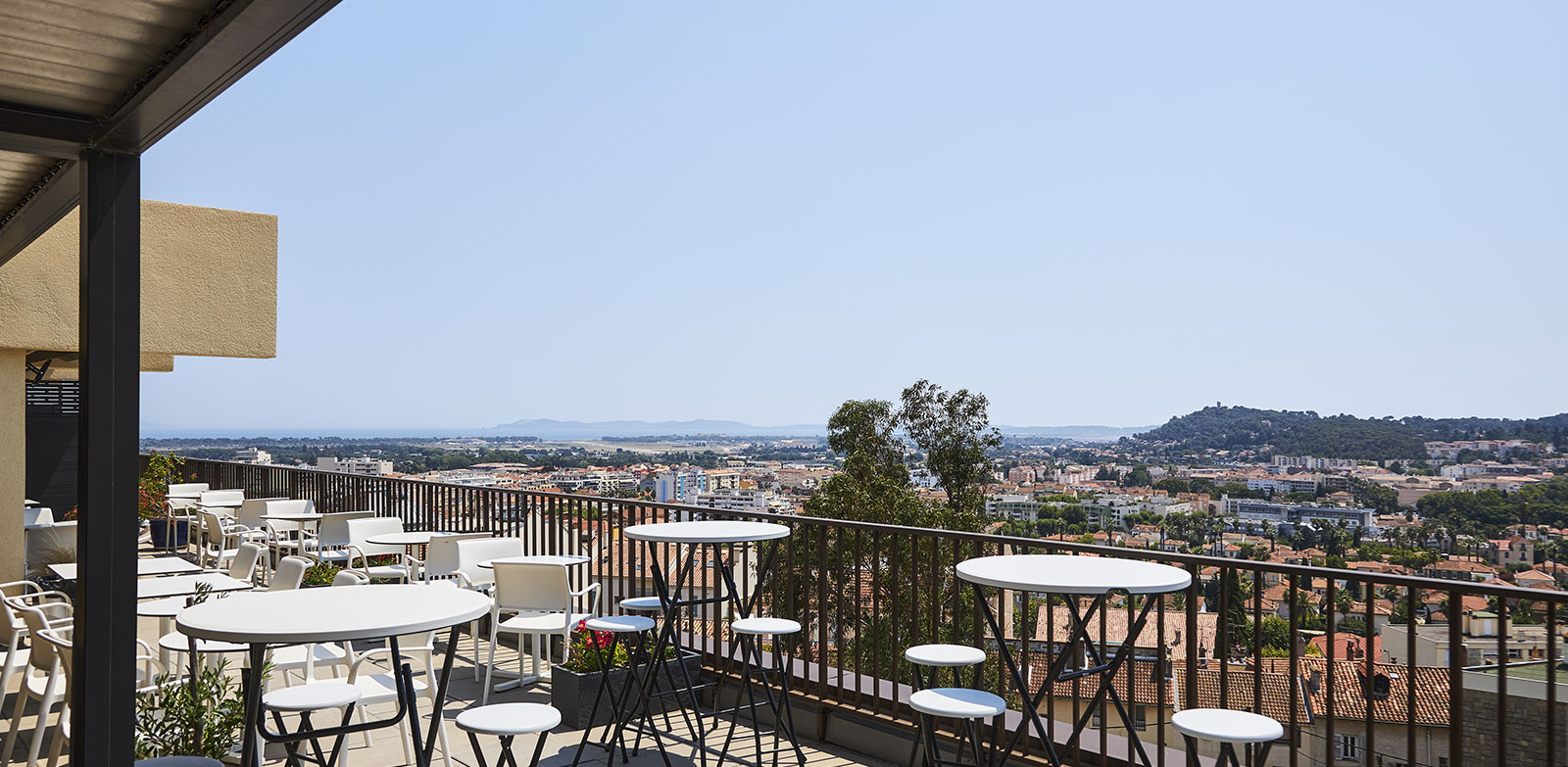 HYÈRES – Hôtel Le Continental